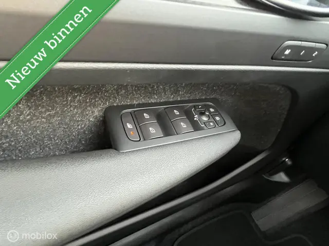 Volvo XC40 2.0 T4 R-Design 2018 Benzine 10