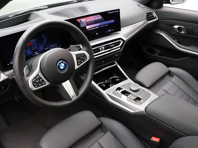 BMW 3 Serie Touring 330e xDrive 2024 Hybride Benzine 8