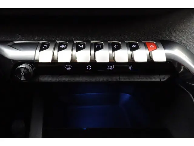 Peugeot 3008 1.2 PureTech Première 2018 Benzine 26