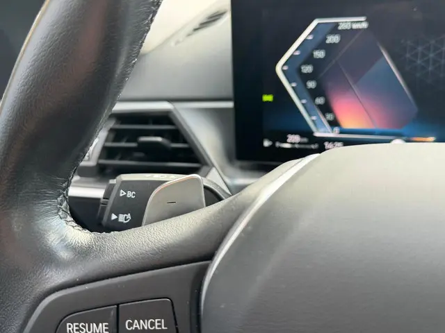 BMW 3 Serie Touring 318i 2023 Benzine 46