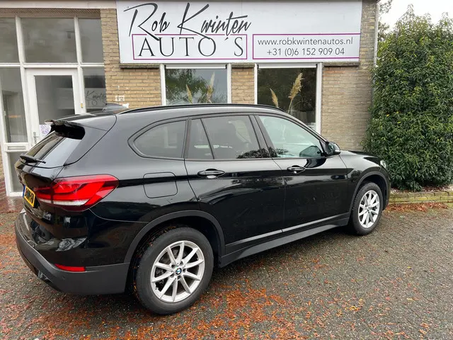 BMW X1 SDrive18i Executive Automaat 2020 Benzine 4