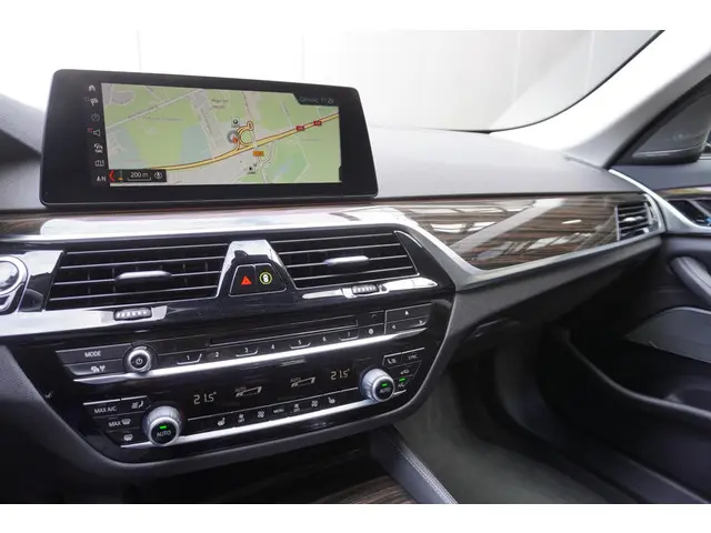 BMW 5 Serie Touring 520i 2018 Benzine 11