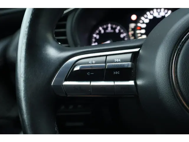 Mazda 3 2.0 e-SkyActiv-X M Hybrid 180 Luxury 2021 Benzine 18