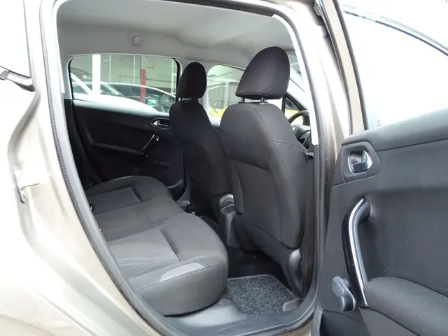 Peugeot 208 1.2 VTi Allure 2012 Benzine 9