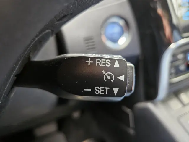 Toyota Auris 1.8 Hybrid Executive 2015 Hybride Benzine 22