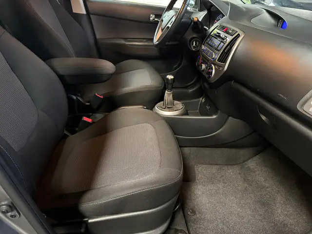 Hyundai i20 1.2i i-Deal Airco, LMV 2014 Benzine 13