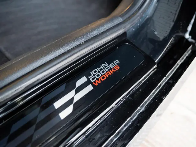 MINI 5-Deurs Cooper C 2025 Benzine 23