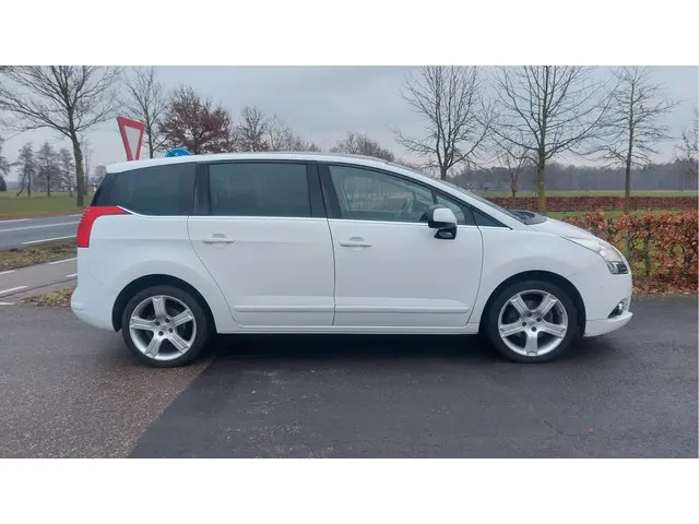 Peugeot 5008 1.6 THP Active 7p. 2013 Benzine 16