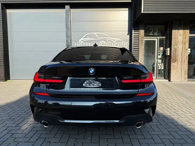 BMW 3 Serie 330i High Executive M Line 2019 Benzine 8