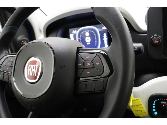 Fiat Panda 1.0 Hybrid Pandina 2025 Benzine 28