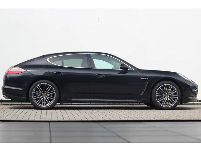 Porsche Panamera 4.8 S 2012 Benzine 3
