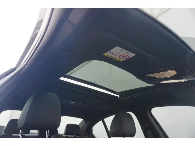 BMW 3 Serie 330e 2023 Hybride Benzine 23