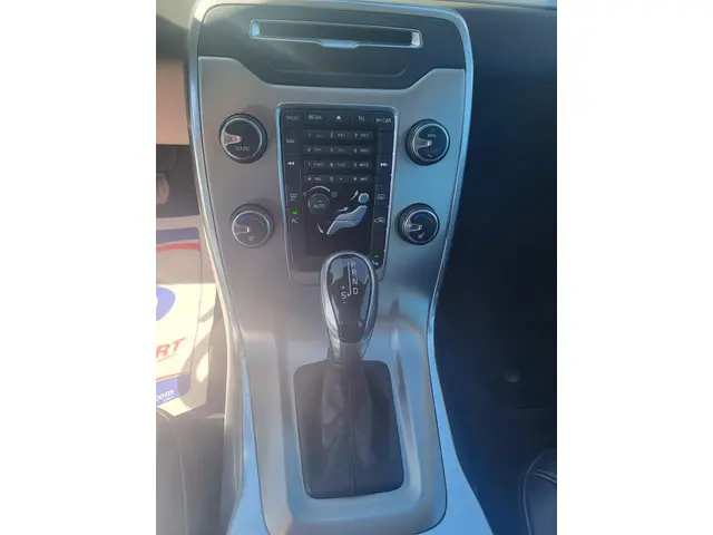 Volvo V70 1.6 T4 Nordic+ navi trekhaak 17"LMV 2014 Benzine 12