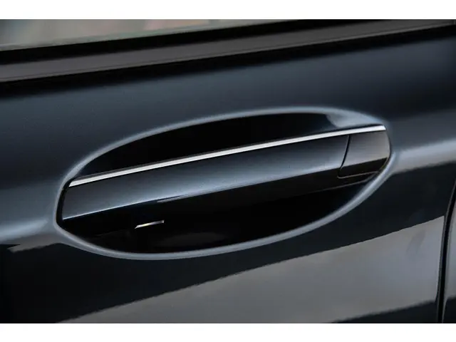 BMW 7 Serie 750i xDrive High Executive 2018 Benzine 37