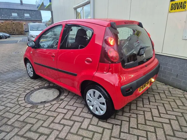 Peugeot 107 1.0 Active 2013 Benzine 4