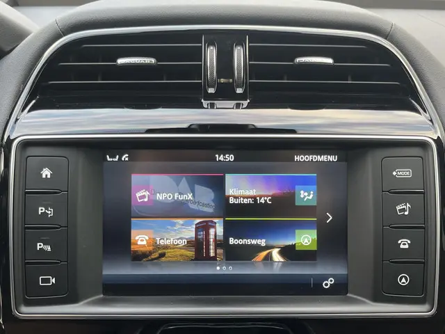 Jaguar XE 2.0 Portfolio 2015 Benzine 75