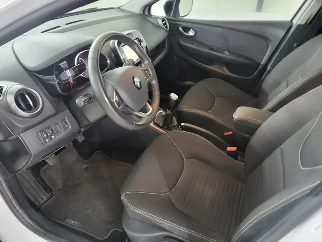 Renault Clio Estate 0.9 TCe Limited 2018 Benzine 8
