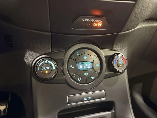 Ford Fiesta 1.6 ST2 180PK Navi/Clima 2014 Benzine 13