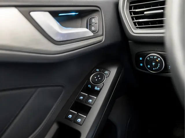 Ford Focus Wagon 1.0 EcoBoost Titanium X 2020 Benzine 24