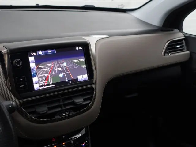 Peugeot 2008 1.2 PureTech Féline- 2016 Benzine 9