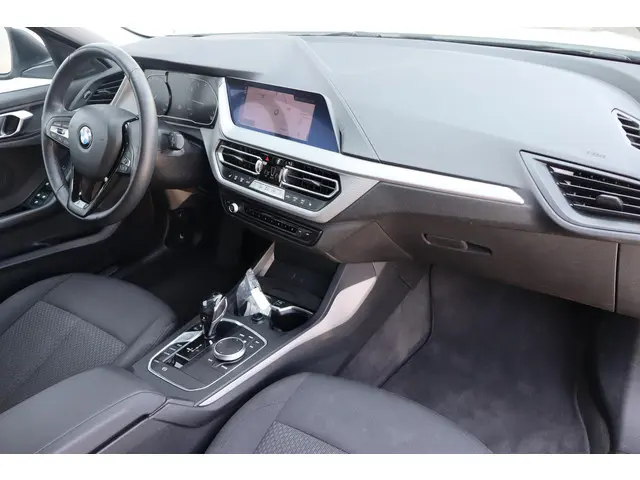 BMW 1 Serie 118i Executive Edition 2019 Benzine 11