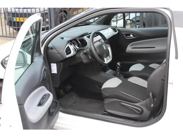 Citroën DS3 1.2 VTi Chic 2013 Benzine 3