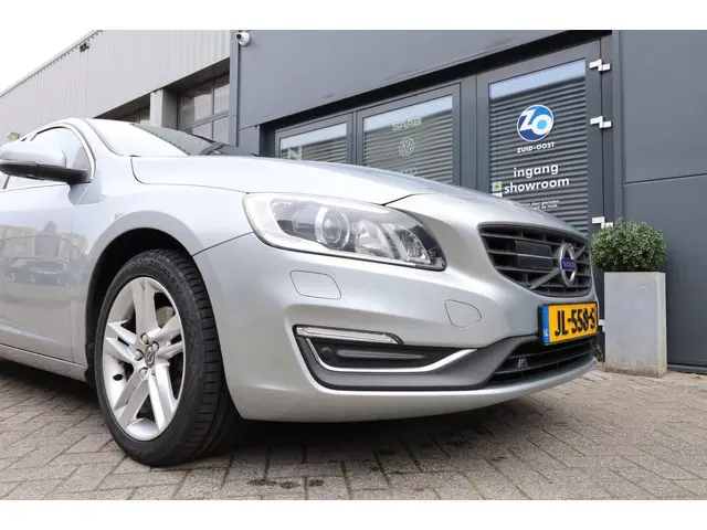 Volvo V60 3