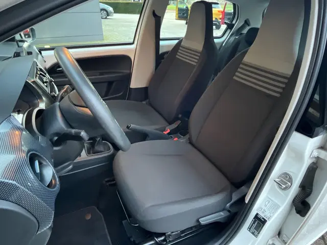 Volkswagen up! 1.0 BMT move up! 2017 Benzine 9