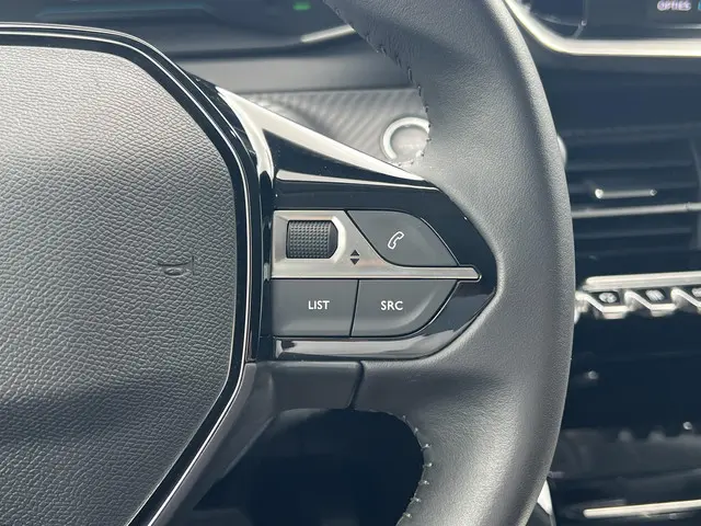 Peugeot e-2008 EV Allure 50 kWh 2022 Elektrisch 24