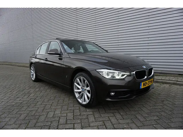 BMW 3 Serie 330e High Executive 2016 Hybride Benzine 2