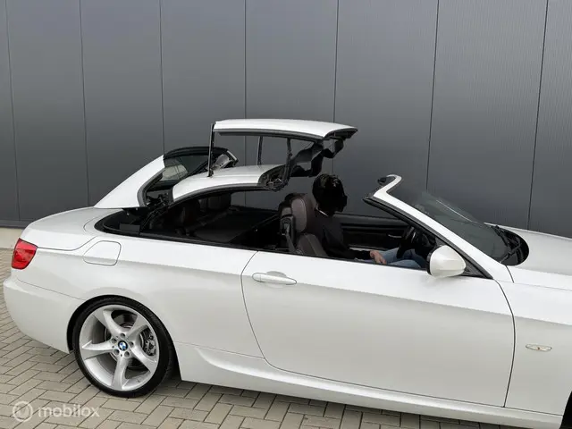 BMW 3 Serie Cabrio 335i High Executive 2013 Benzine 31
