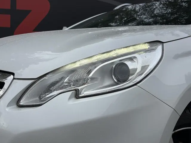 Peugeot 2008 1.6 VTi Féline 2013 Benzine 2