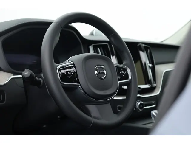 Volvo XC60 2.0 T8 AWD Ultra Dark 2025 Hybride Benzine 6