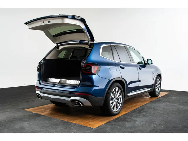 BMW X3 xDrive30e 2022 Hybride Benzine 12