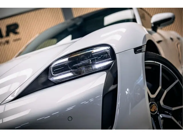 Porsche Taycan Performance 84 kWh 2023 Elektrisch 21