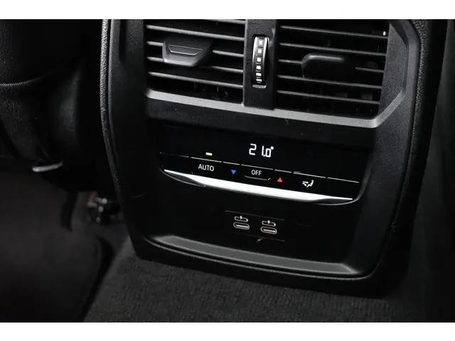 BMW 3 Serie Touring 330e M-Sport 2020 Hybride Benzine 50