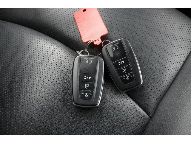 Toyota Prius 1.8 Plug-in Executive 2019 Hybride Benzine 11