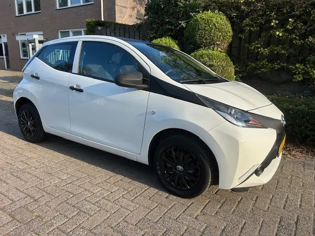 Toyota Aygo 1.0 VVT-i x-now 2017 Benzine 8