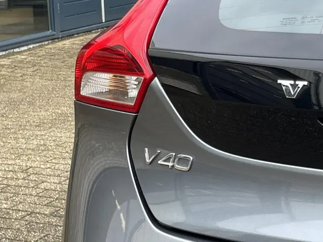 Volvo V40 2.0 T3 Momentum 2016 Benzine 51