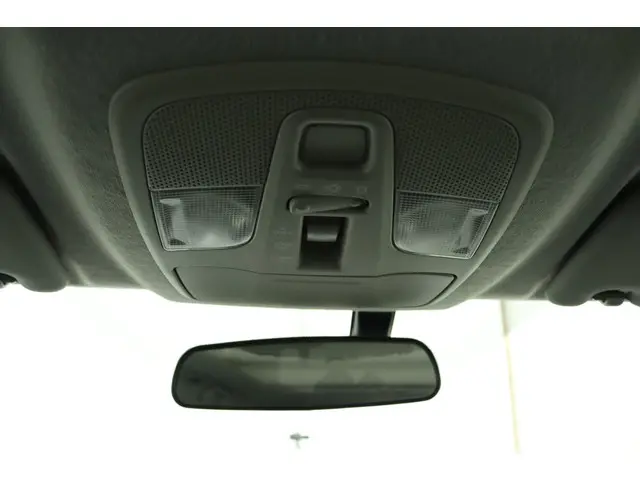 Suzuki Vitara 1.6 High Executive 2015 Benzine 33