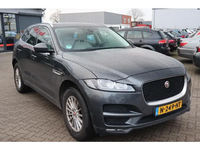 Jaguar F-PACE 2.0 Portfolio AWD 20d 2017 Diesel 10