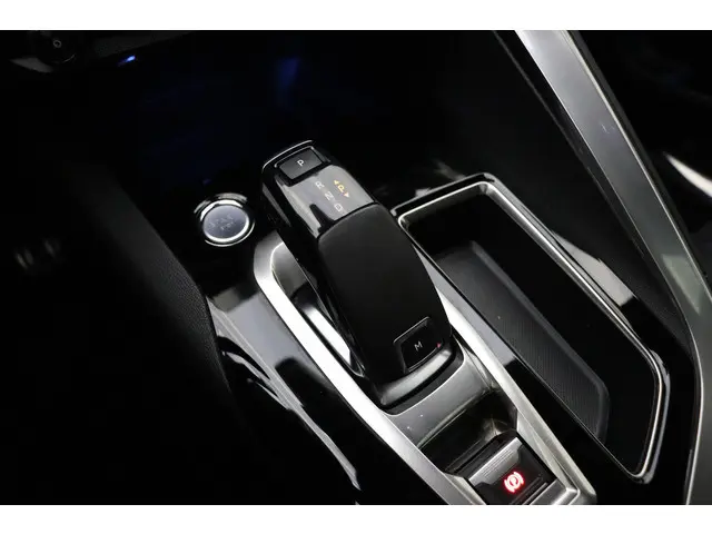 Peugeot 3008 1.6 e-THP GT Line 2018 Benzine 25