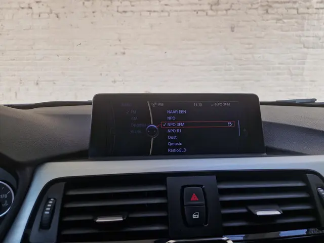 BMW 3 Serie 328i Executive 2012 Benzine 35