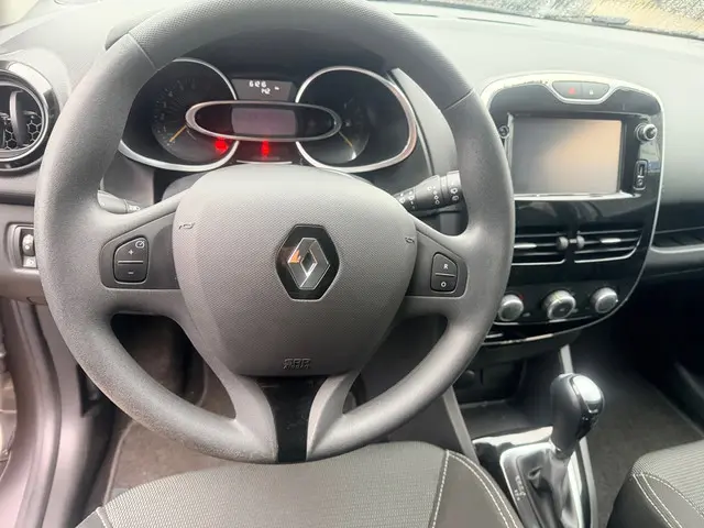 Renault Clio 1.2 Expression 2015 Benzine 9