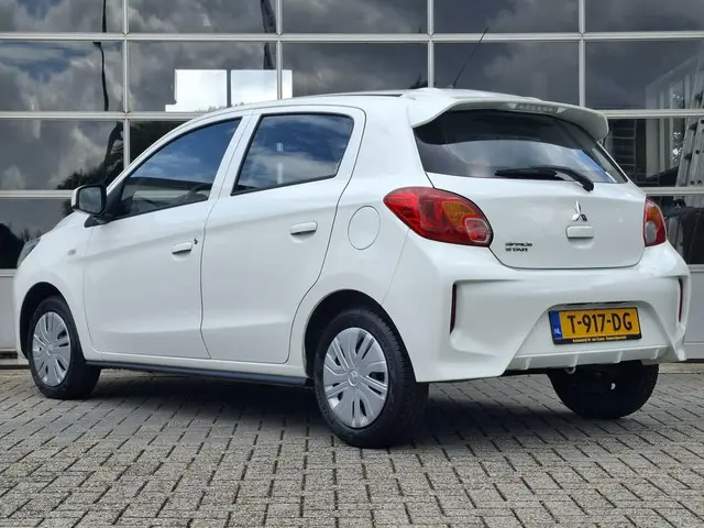 Mitsubishi Space Star 1.2 Connect+ 2023 Benzine 3