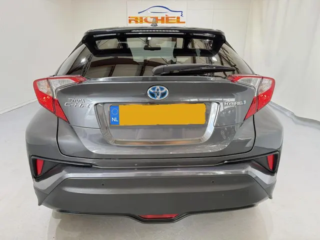 Toyota C-HR CH-R 1.8 Hybrid Executive 2017 Benzine 39