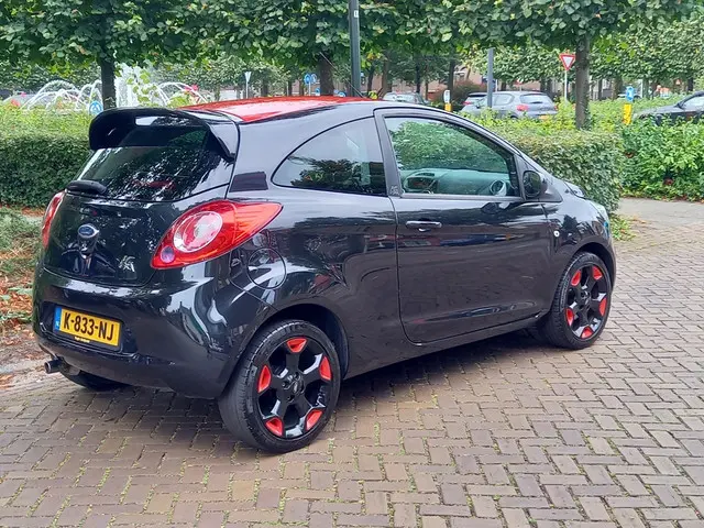 Ford Ka 1.2 inj. 69-pk Titanium X Black & Red 2015 Benzine 2