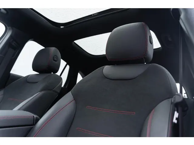 Mercedes-Benz GLA 250 e AMG Line 2021 Hybride Benzine 24