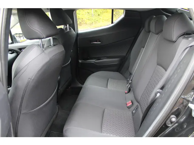 Toyota C-HR 1.8 Hybrid Dynamic 2023 Hybride Benzine 10