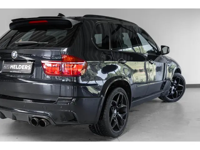 BMW X5 4.4i M 556 PK Akrapovic Full Option 2012 Benzine 38
